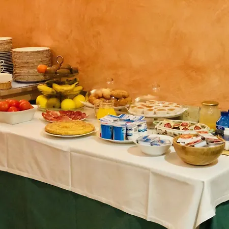 Rey Chindasvinto Otel 3*